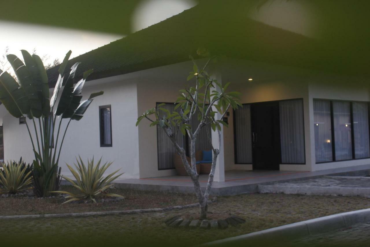 Belitung Holiday Resort Sijuk Exterior photo